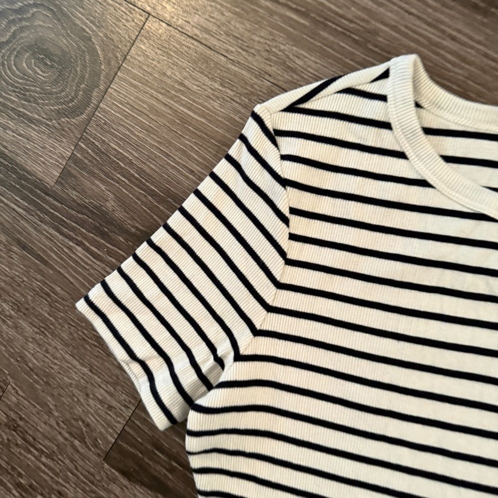 Boden Ribbed Striped Short Sleeve - Picture 2 of 8